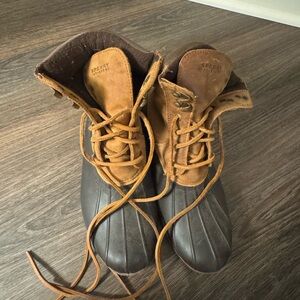 Sperry boots size nine